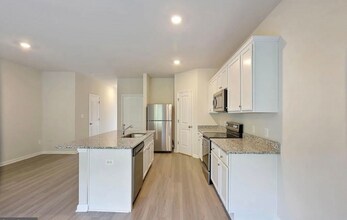 86 Dumsford St in Falling Waters, WV - Building Photo - Building Photo