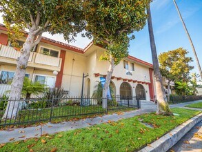 1645 N. Winona Blvd in Los Angeles, CA - Building Photo - Building Photo