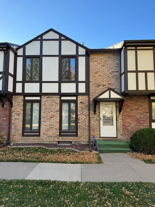 1200 32nd St S in Great Falls, MT - Building Photo