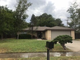 6000 Chisholm Cir in Amarillo, TX - Building Photo