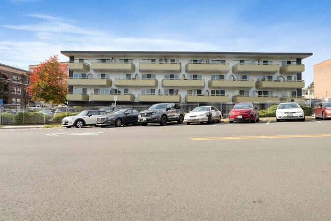 Baycrest Apartments in Tacoma, WA - Building Photo - Building Photo