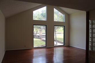 10706 Pickfair Dr in Austin, TX - Building Photo - Building Photo