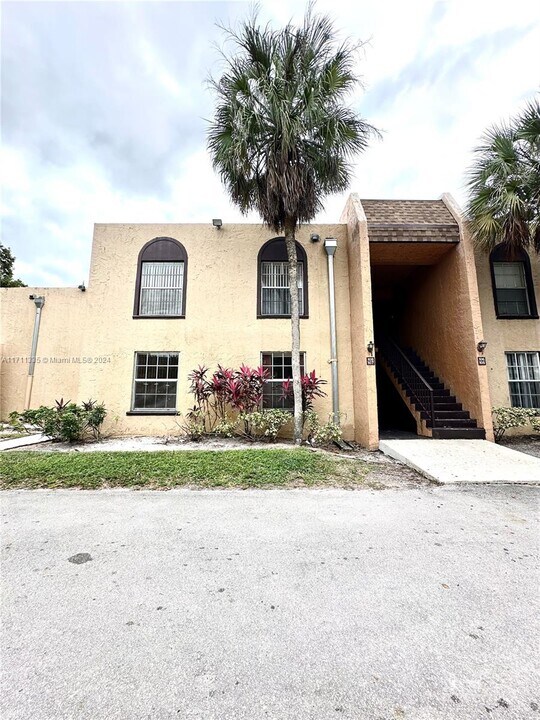 4210 NW 21st St, Unit #107 in Lauderhill, FL - Foto de edificio