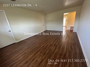 2107 Lexington Dr in Springfield, IL - Building Photo - Building Photo