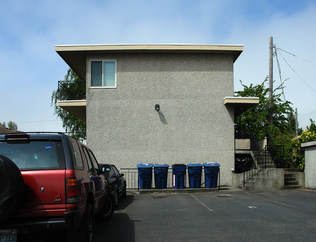 8356 13th Ave in Seattle, WA - Foto de edificio - Building Photo