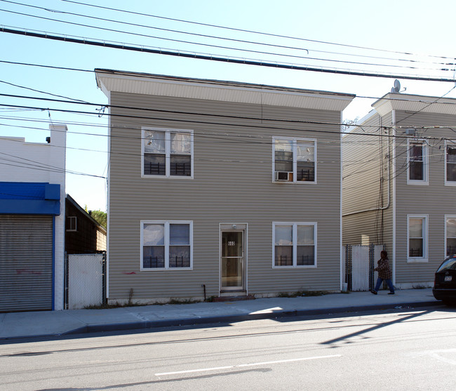 660 Richmond Rd in Staten Island, NY - Building Photo - Building Photo