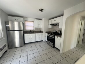 206 Adams St in Newton, MA - Building Photo - Building Photo