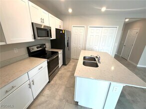 14067 Oviedo Pl in Tice, FL - Building Photo - Building Photo