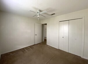 4800 Rainbow Cir, Unit B in Killeen, TX - Building Photo - Building Photo