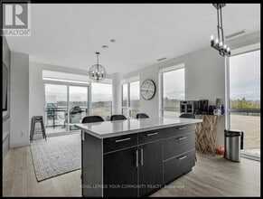 271-B271 Sea Ray Ave in Innisfil, ON - Building Photo - Building Photo