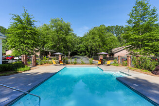 Meadows Apartments in Columbus, GA - Foto de edificio - Building Photo