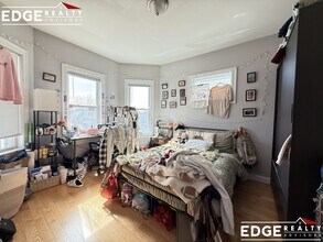 83 Newbury St, Unit 2 in Somerville, MA - Foto de edificio - Building Photo