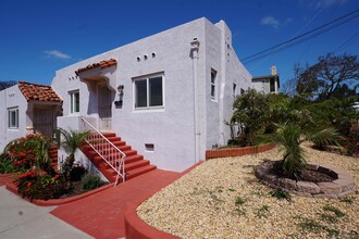 2444 Curlew St in San Diego, CA - Building Photo - Building Photo
