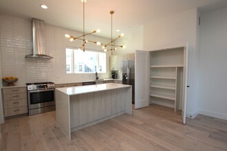 203 Paschal St in San Antonio, TX - Building Photo - Building Photo