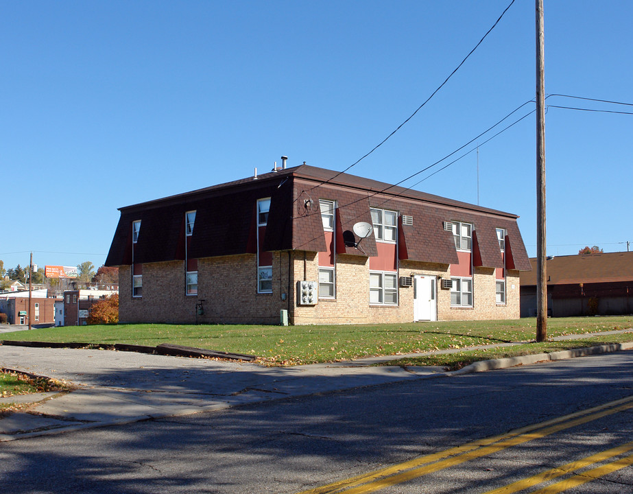 30 Shields Rd in Youngstown, OH - Foto de edificio