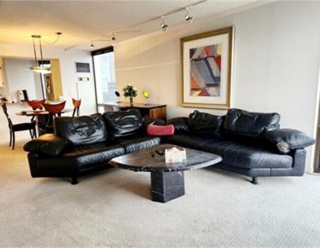1625 Larimer St, Unit 2301 in Denver, CO - Building Photo - Building Photo