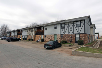 College Park Townhomes in Oklahoma City, OK - Building Photo - Building Photo