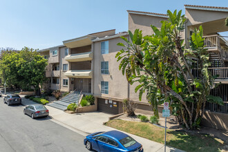 Toluca Village Townhomes in North Hollywood, CA - Building Photo - Building Photo