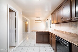 9219 Vicksburg Dr in El Paso, TX - Building Photo - Building Photo