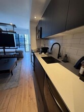 398 NE 5th St in Miami, FL - Foto de edificio - Building Photo