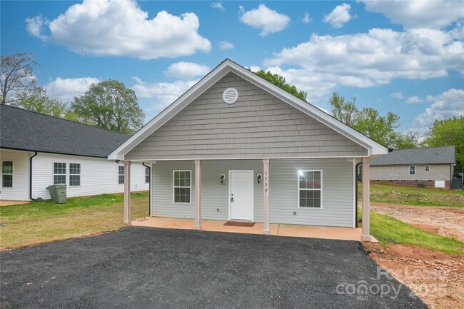 property at 1709 N Clay St