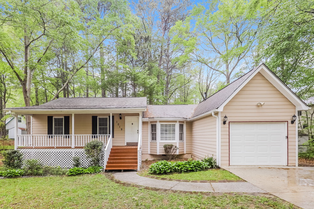 1019 River Stone Ct in Riverdale, GA - Building Photo