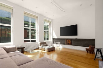 127 Spring St in New York, NY - Building Photo - Building Photo