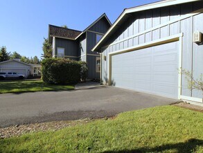 20812 Liberty Ln in Bend, OR - Building Photo - Building Photo