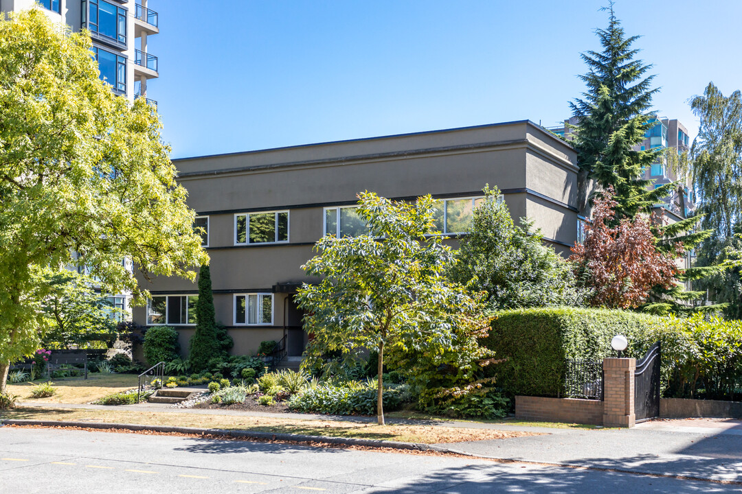 Kerrisdale Crest in Vancouver, BC - Building Photo