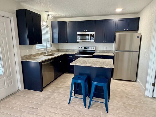 154 147th Ave E in Madeira Beach, FL - Foto de edificio - Building Photo