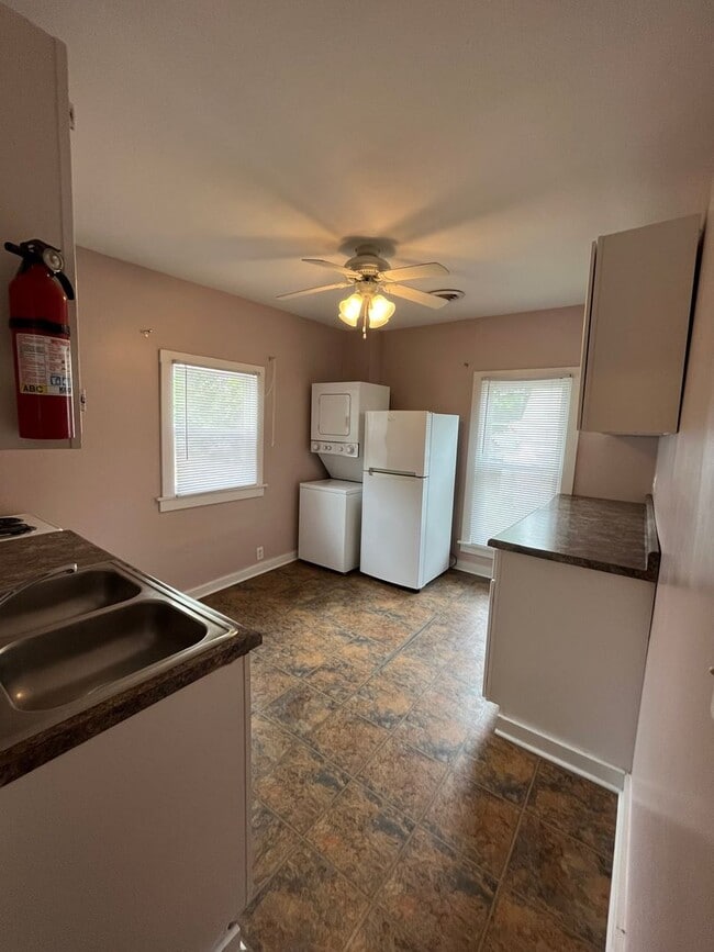 208 W Miller St in Bloomington, IL - Building Photo - Building Photo