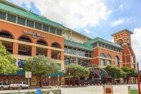 915 Franklin St photo'