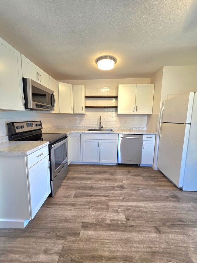 property at 1121 Hawthorne Ave