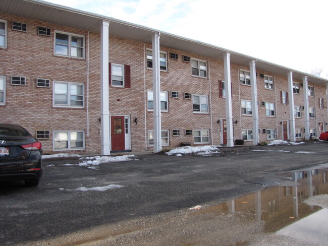 Center Court Apartments