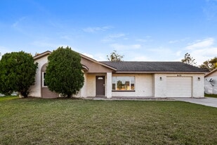 829 W Birchwood Cir in Kissimmee, FL - Building Photo