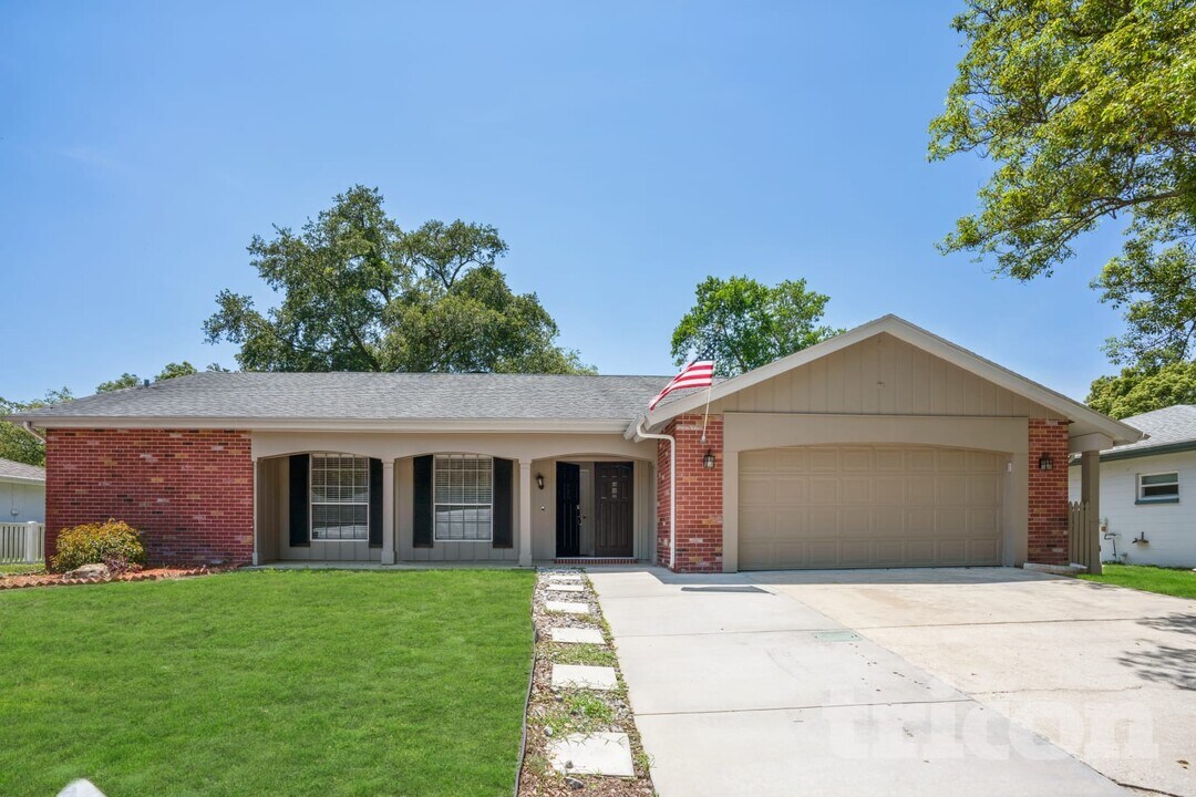 13005 Willoughby Ln in Hudson, FL - Building Photo