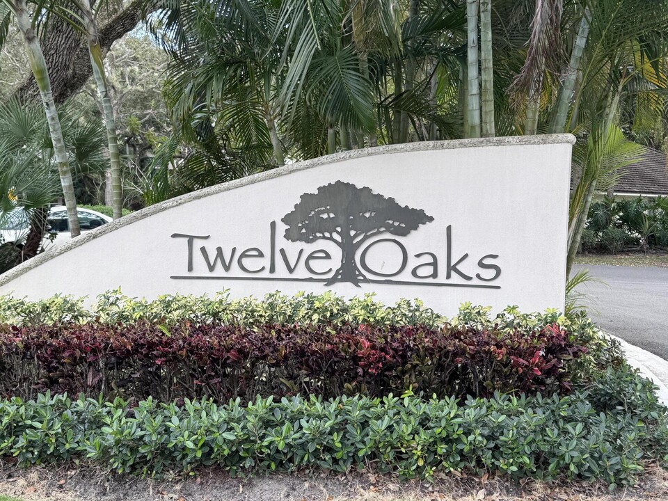 11370 12 Oaks Way in North Palm Beach, FL - Building Photo