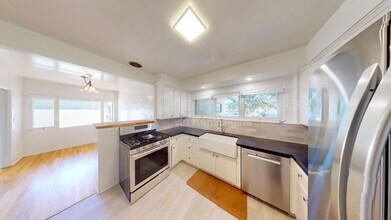 4335 Ridgeway Dr in San Diego, CA - Building Photo - Building Photo