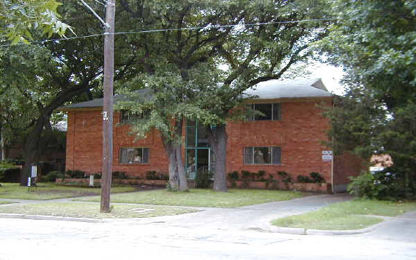 Burton Terrace in Dallas, TX - Building Photo