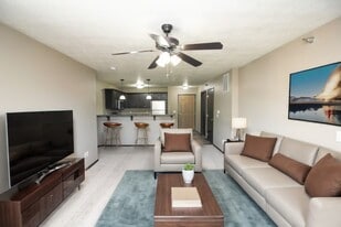 Villas at Canyon Creek Apartments in Sioux Falls, SD - Building Photo