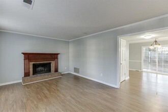 876 Indian Lake Dr NW in Lilburn, GA - Building Photo - Building Photo