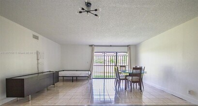 281 W Park Dr in Miami, FL - Building Photo - Building Photo