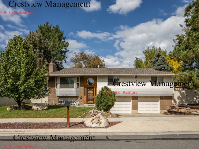 property at 1747 E Sugarloaf Dr