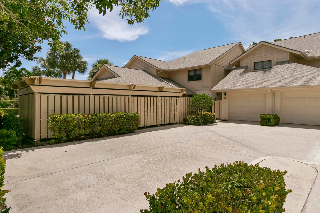 17110 Waterbend Dr in Jupiter, FL - Building Photo