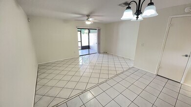 4003 Oak Limb Ct in Tampa, FL - Building Photo - Building Photo