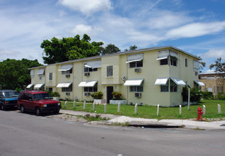 The Palms in North Miami, FL - Building Photo - Building Photo