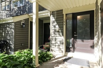 194 Escarpment Crescent in Collingwood, ON - Building Photo - Building Photo