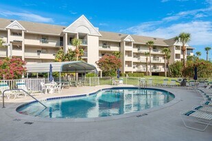 5557 Sea Forest Dr, Unit 118 in New Port Richey, FL - Building Photo