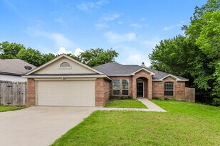 317 Dupont Cir in Fort Worth, TX - Building Photo