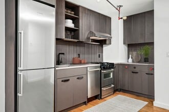 123 Melrose St, Unit 450 in Brooklyn, NY - Foto de edificio - Building Photo